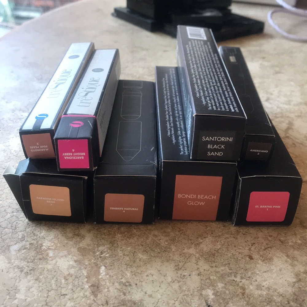 8 NIB TRESTIQUE MAKEUP SET